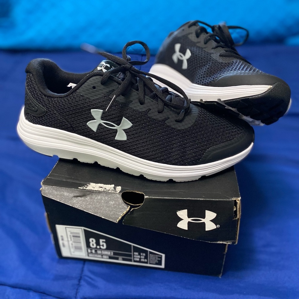 Under Armour sneakers size 8.5 *NEW*